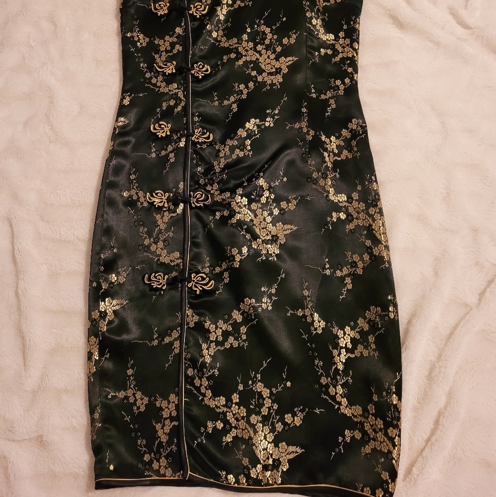 Dress - Picture 2 of 2